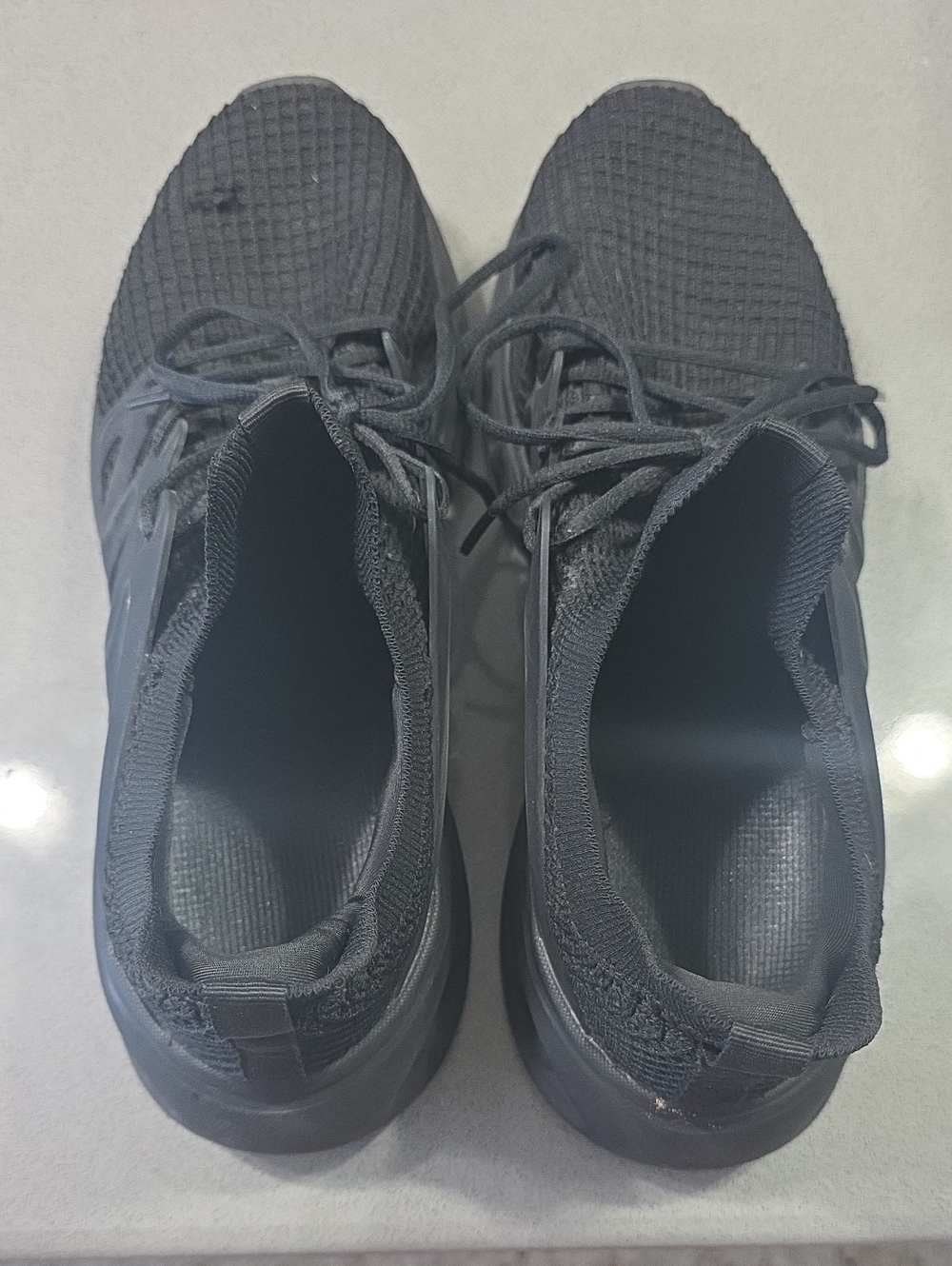 Men's Lightweight Black Knit Athletic Sneakers